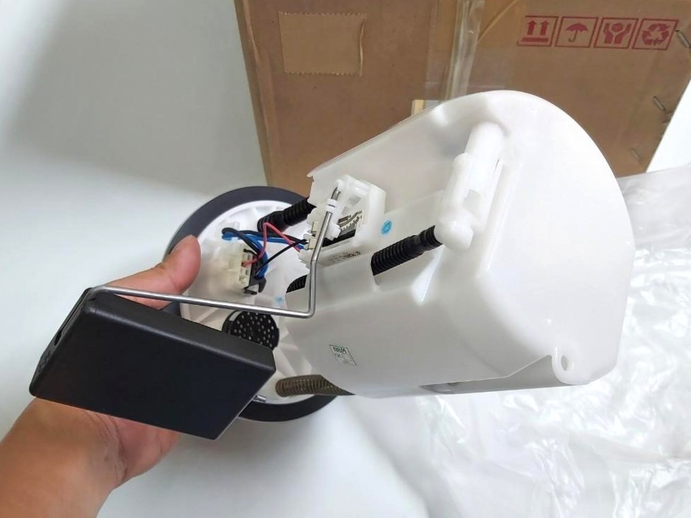 Bơm xăng sử dụng cho xe Xpander - Hàng nhập khẩu chính ngạch 1760A715, 1760A609