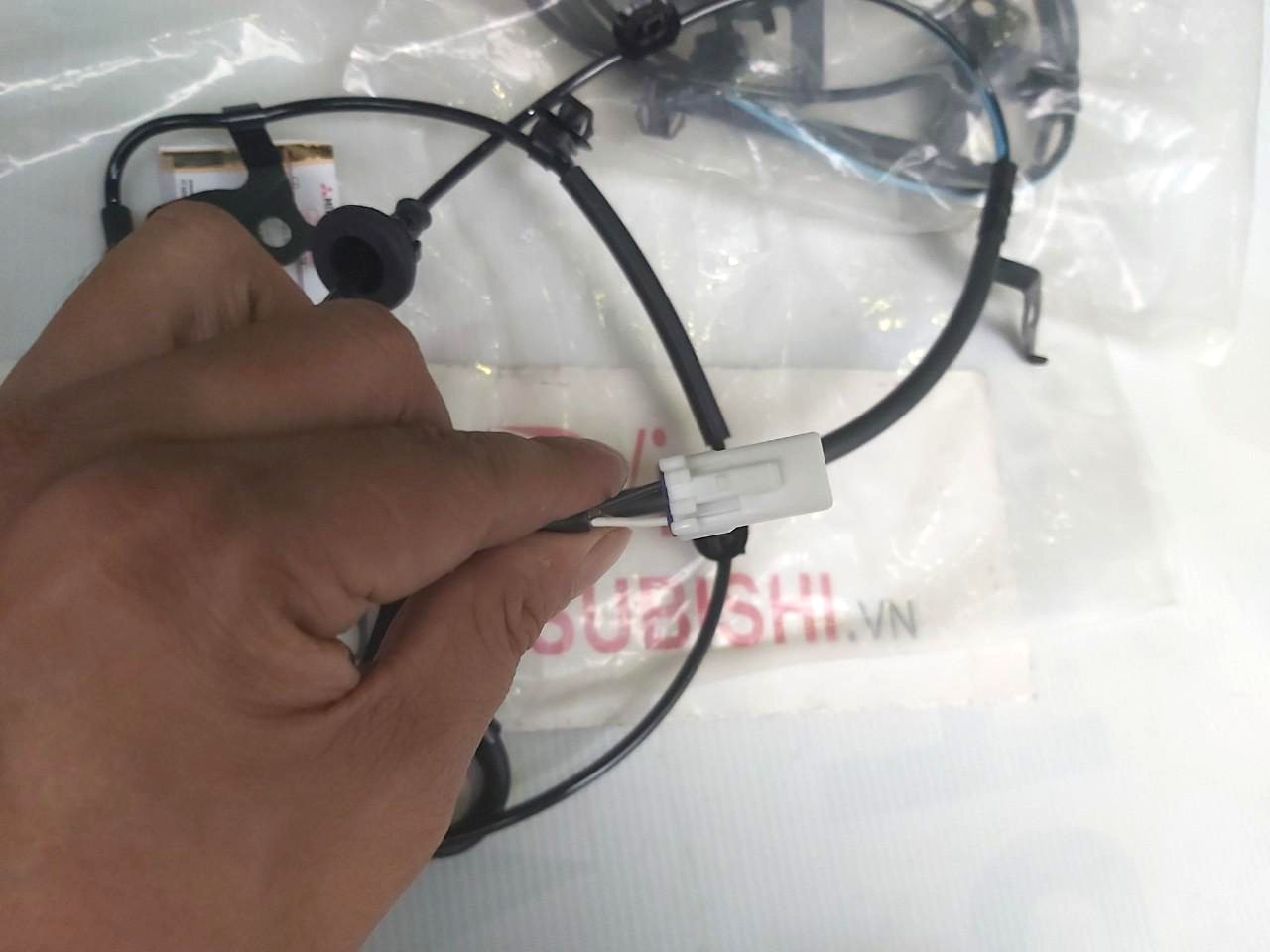 Cảm biến ABS sử dụng cho xe Mitsubishi Xpander - Hàng nhập khẩu chính ngạch 4670B267, 4670B268, 4670B269, 4670B270