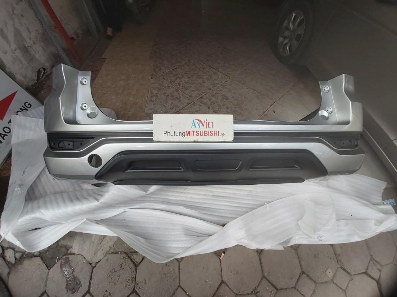 Cản sau, Ba đờ sốc sau sử dụng cho xe Mitsubishi Xpander - Hàng nhập khẩu chính ngạch 85023W040P