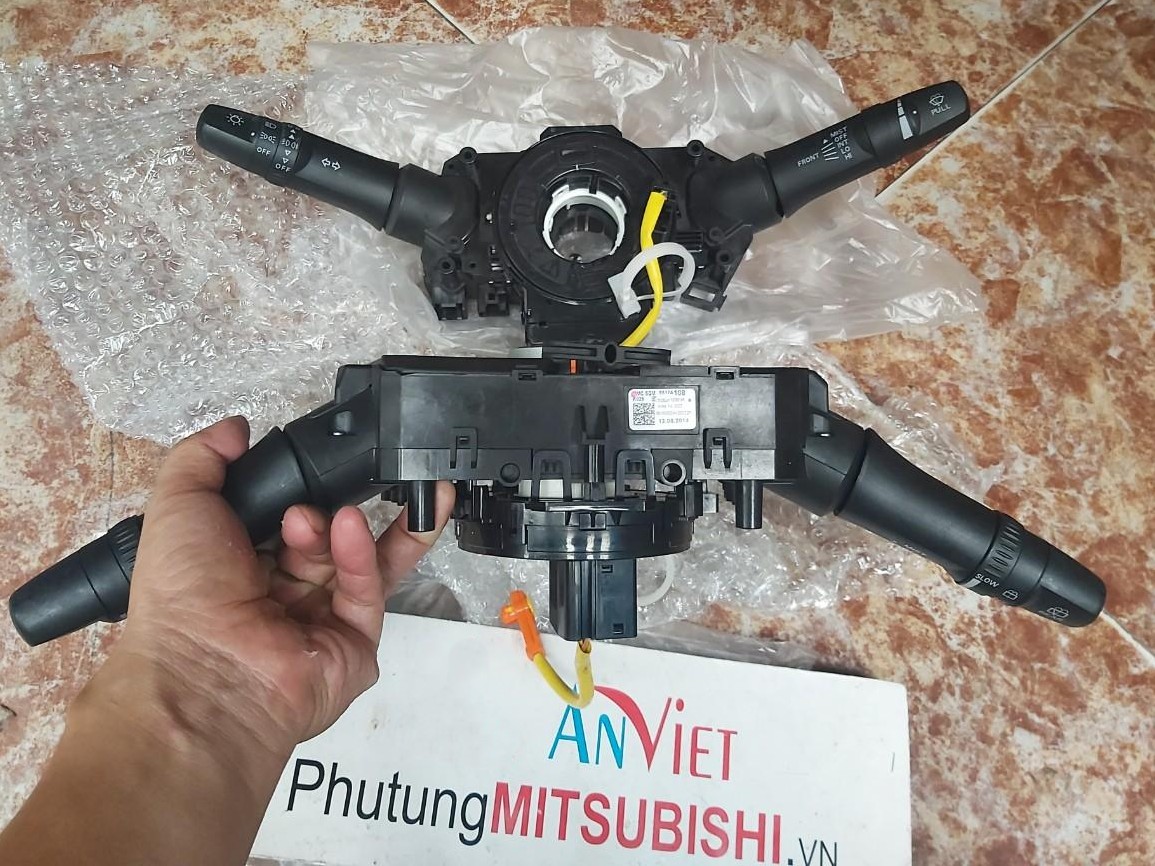 Cụm công tắc pha cốt gạt mưa sử dụng cho xe Attrage - Hàng nhập khẩu chính ngạch