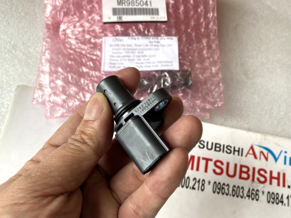 Cảm biến vị trí trục cam trục cơ sử dụng cho xe Mitsubishi Xpander - Hàng nhập khẩu chính ngạch MR985041