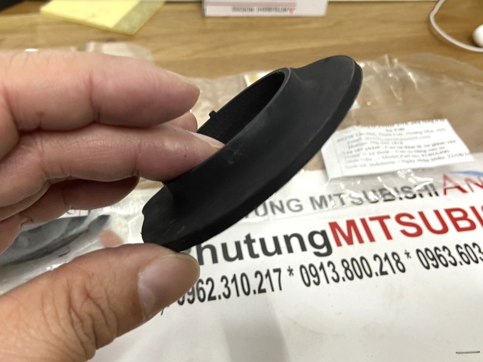 Cao su đệm Lò xo giảm xóc sau sử dụng cho xe Mitsubishi Xpander, Xpander Cross - Hàng nhập khẩu chính ngạch 4140A490