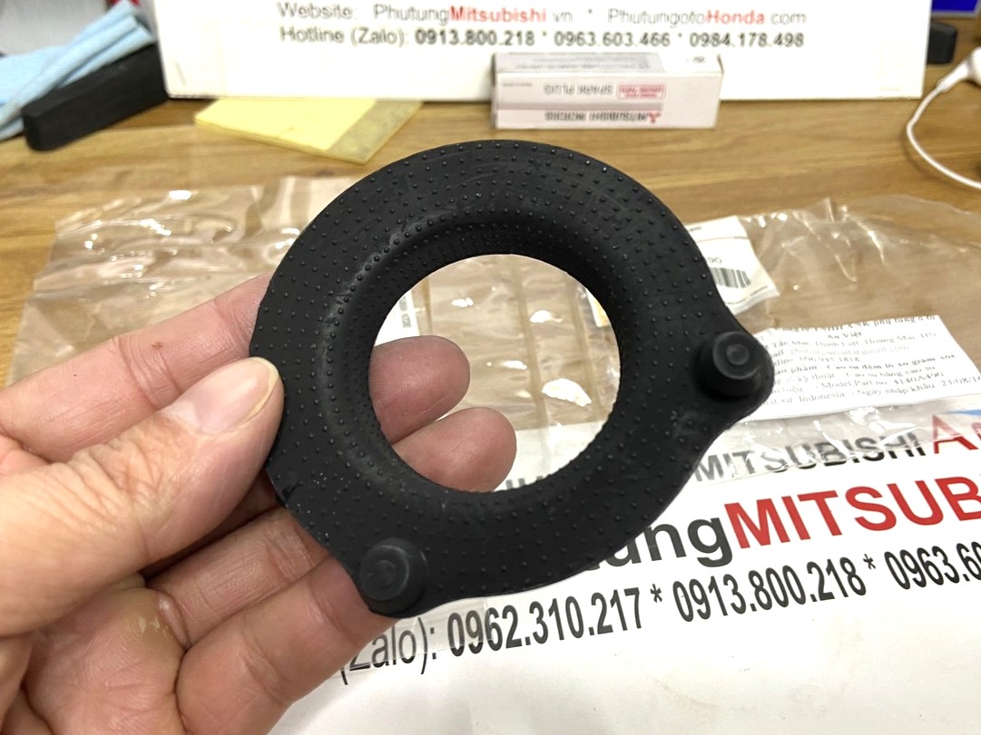 Cao su đệm Lò xo giảm xóc sau sử dụng cho xe Mitsubishi Xpander, Xpander Cross - Hàng nhập khẩu chính ngạch 4140A490