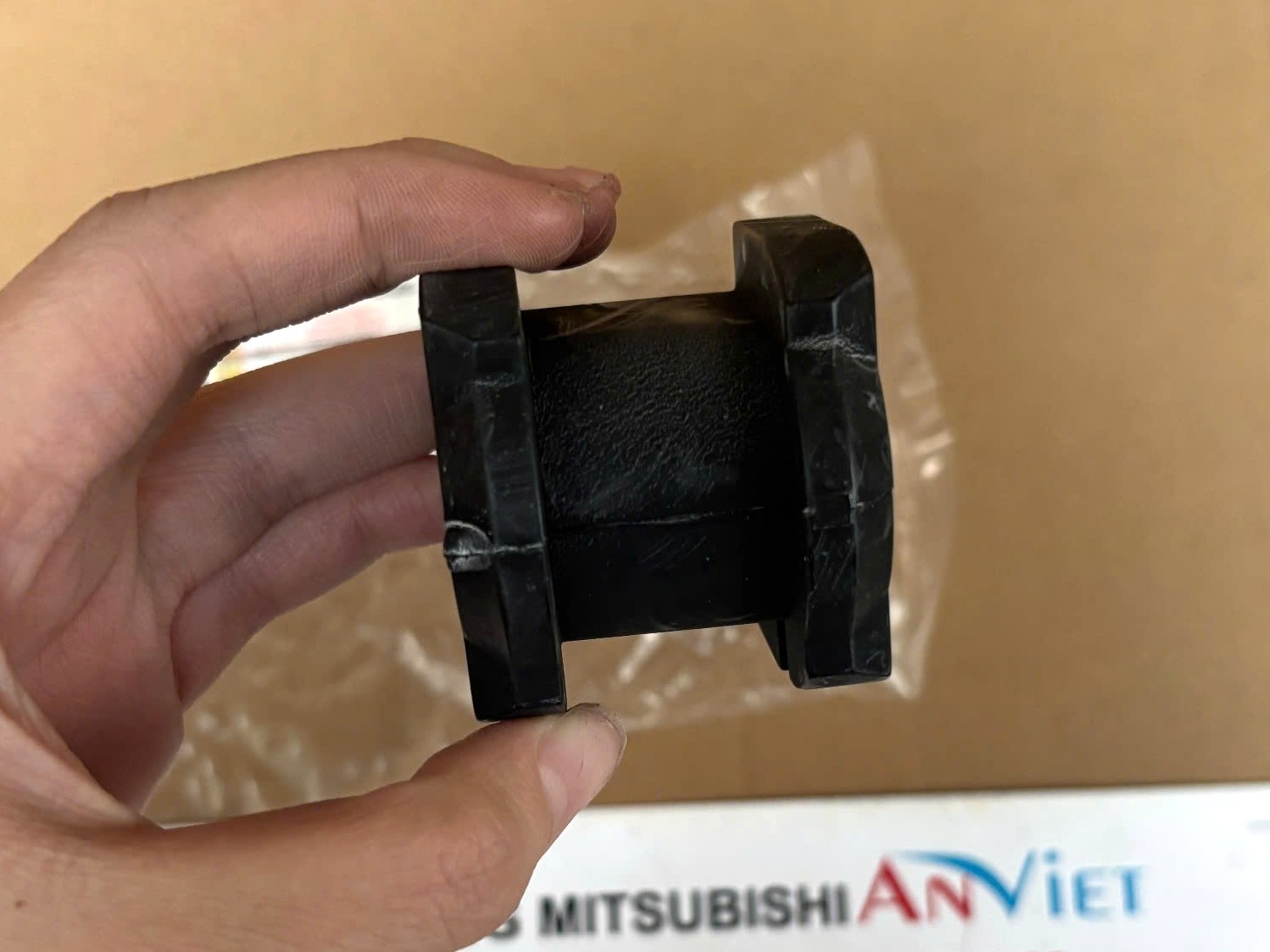 Cao su ốp cân bằng trước sử dụng cho xe Xpander, Xpander Cross, Xforce, Lancer, Outlander Sport