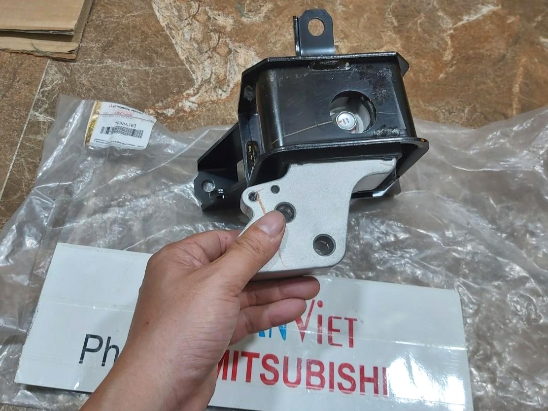 Cao su Chân máy sử dụng cho Mitsubishi Xpander - Hàng nhập khẩu chính ngạch 1093A183