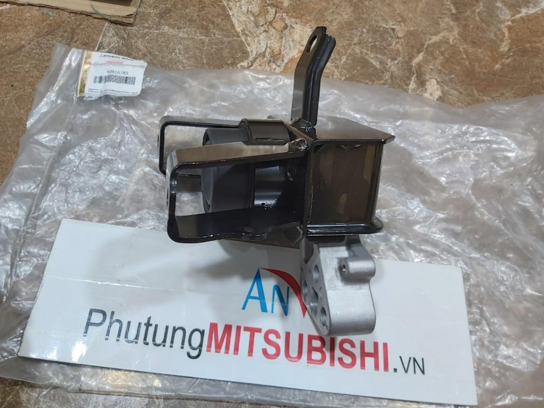 Cao su Chân máy sử dụng cho Mitsubishi Xpander - Hàng nhập khẩu chính ngạch 1093A183