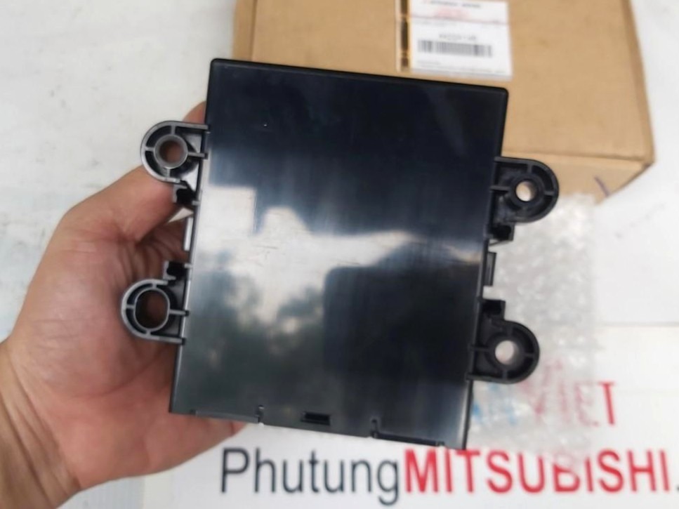 Hộp điều khiển chìa khóa sử dụng cho xe Mitsubishi Xpander - Hàng nhập khẩu chính ngạch 8637B647