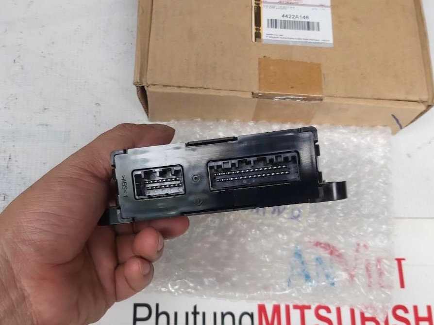 Hộp điều khiển chìa khóa sử dụng cho xe Mitsubishi Xpander - Hàng nhập khẩu chính ngạch 8637B647