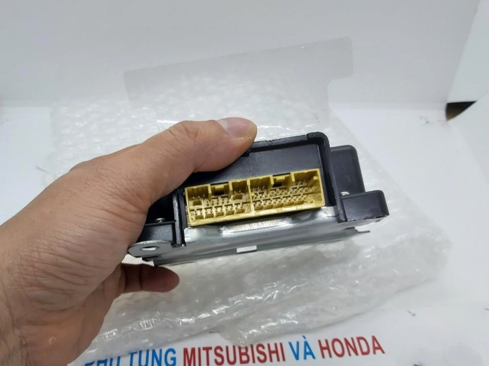 Hộp điều khiển túi khí sử dụng cho xe Xpander - Hàng nhập khẩu chính ngạch