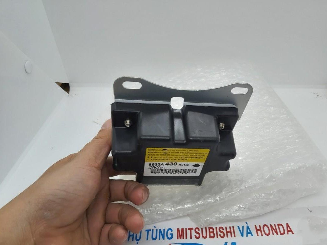 Hộp điều khiển túi khí sử dụng cho xe Xpander - Hàng nhập khẩu chính ngạch
