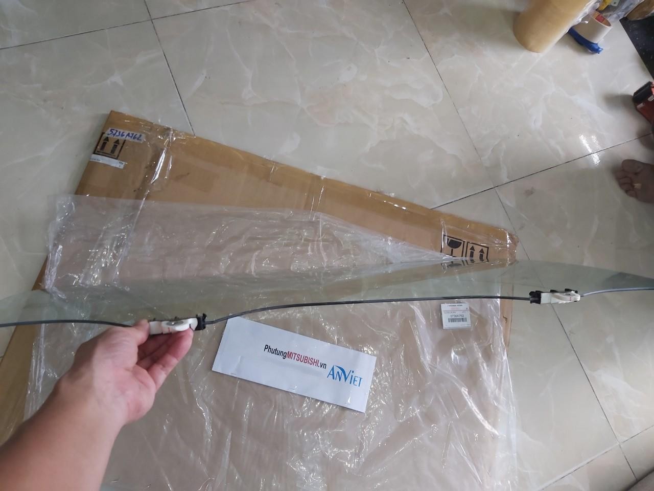 Kính cánh cửa sau sử dụng cho xe Xpander - Hàng nhập khẩu chính ngạch