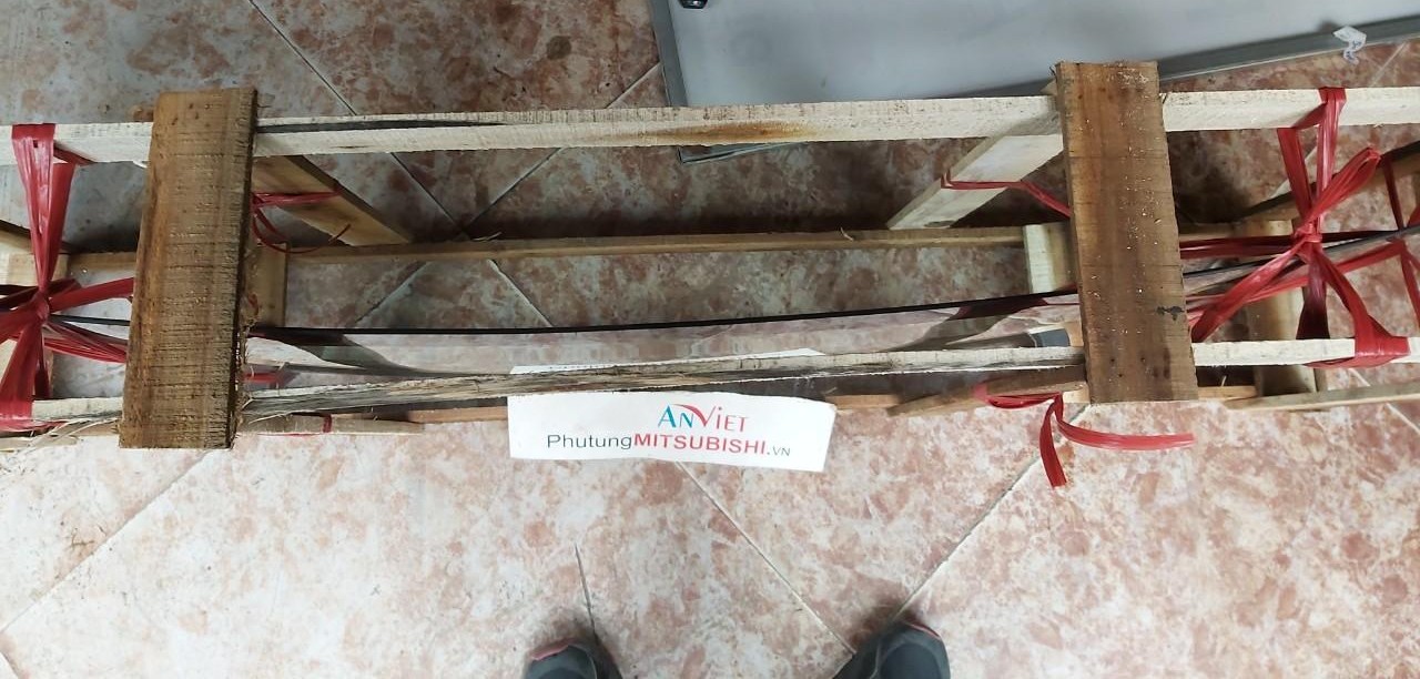 Kính cửa hậu, kính cốp sau, kính lưng sử dụng cho xe Mitsubishi Xpander - Hàng nhập khẩu chính ngạch