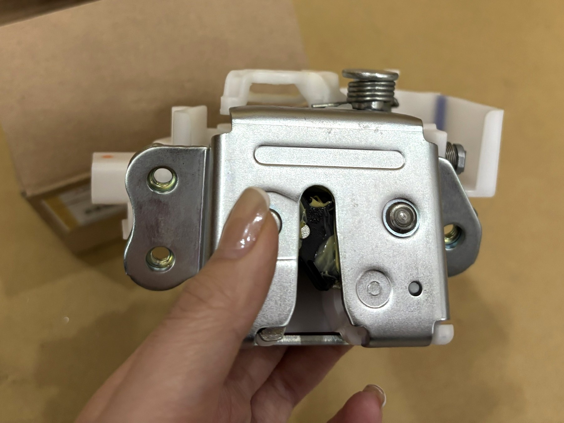 Khóa ngậm cốp sử dụng cho xe Xpander - Hàng nhập khẩu chính ngạch