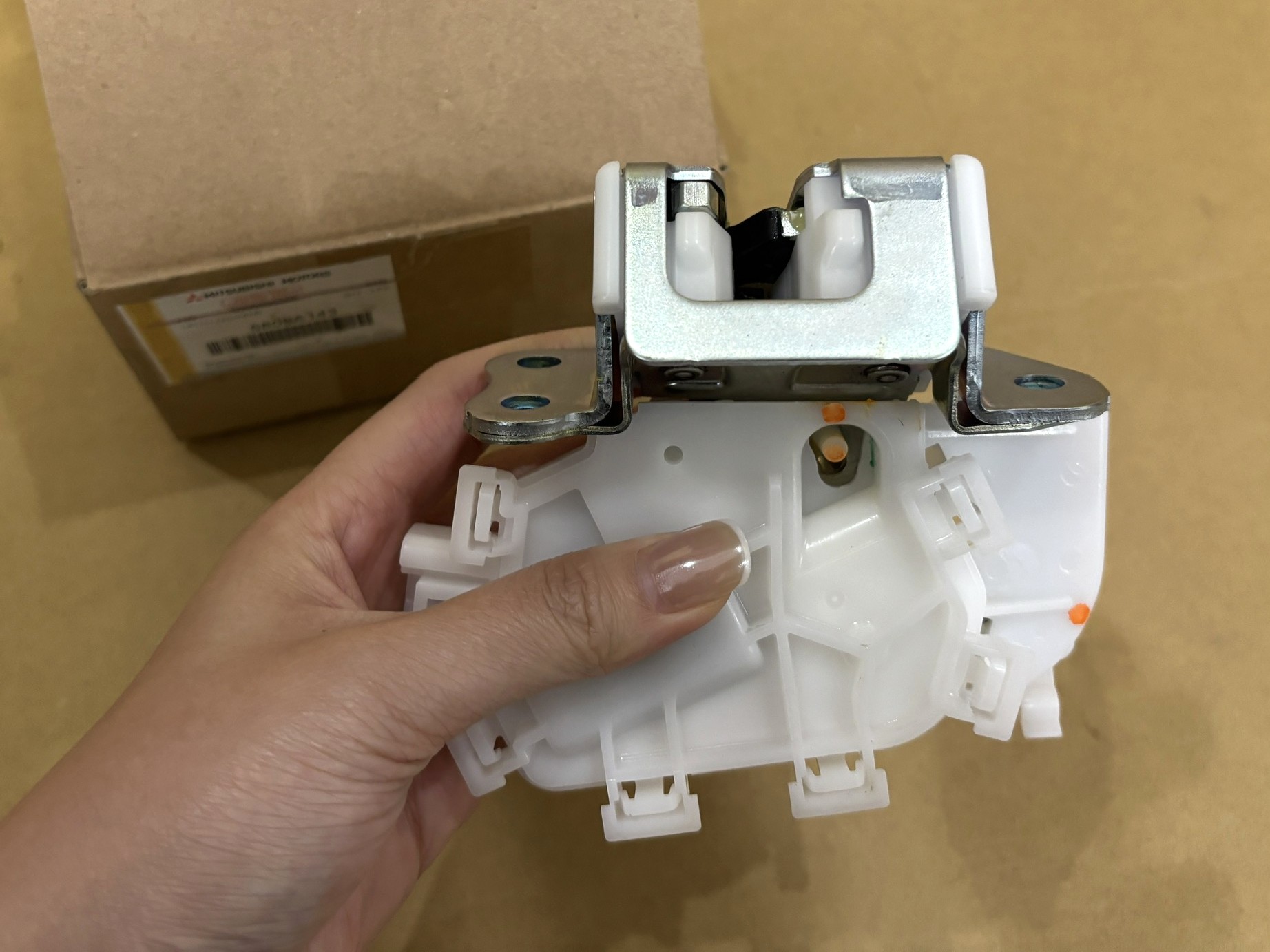 Khóa ngậm cốp sử dụng cho xe Xpander - Hàng nhập khẩu chính ngạch