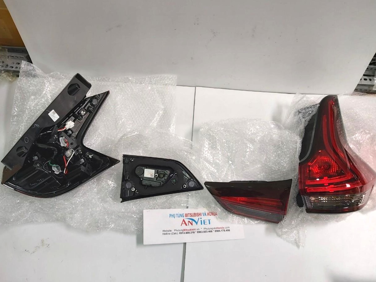 Đèn hậu sử dụng cho xe Mitsubishi Xpander 2020-2021-2022 - Hàng nhập khẩu chính ngạch 8330B095-8330B096