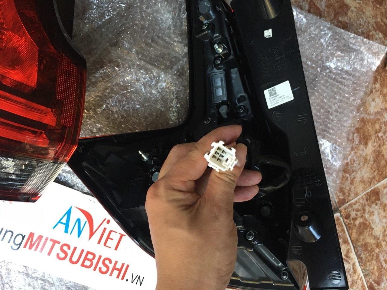 Đèn hậu, Đèn lái sau Miếng Ngoài trên hông sử dụng cho xe Mitsubishi Xpander - Hàng nhập khẩu chính ngạch