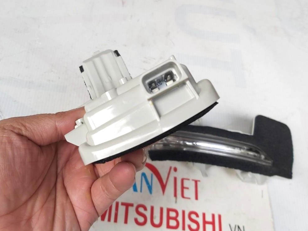Đèn xi nhan gương sử dụng cho xe Xpander - Hàng nhập khẩu chính ngạch 8351A101-8351A102