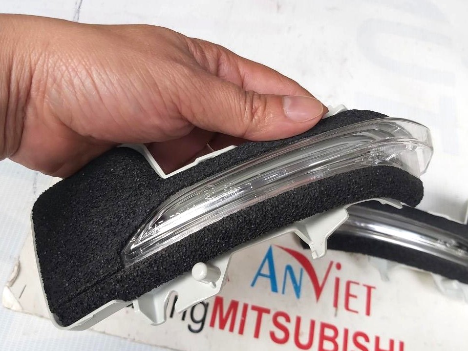 Đèn xi nhan gương sử dụng cho xe Xpander - Hàng nhập khẩu chính ngạch 8351A101-8351A102