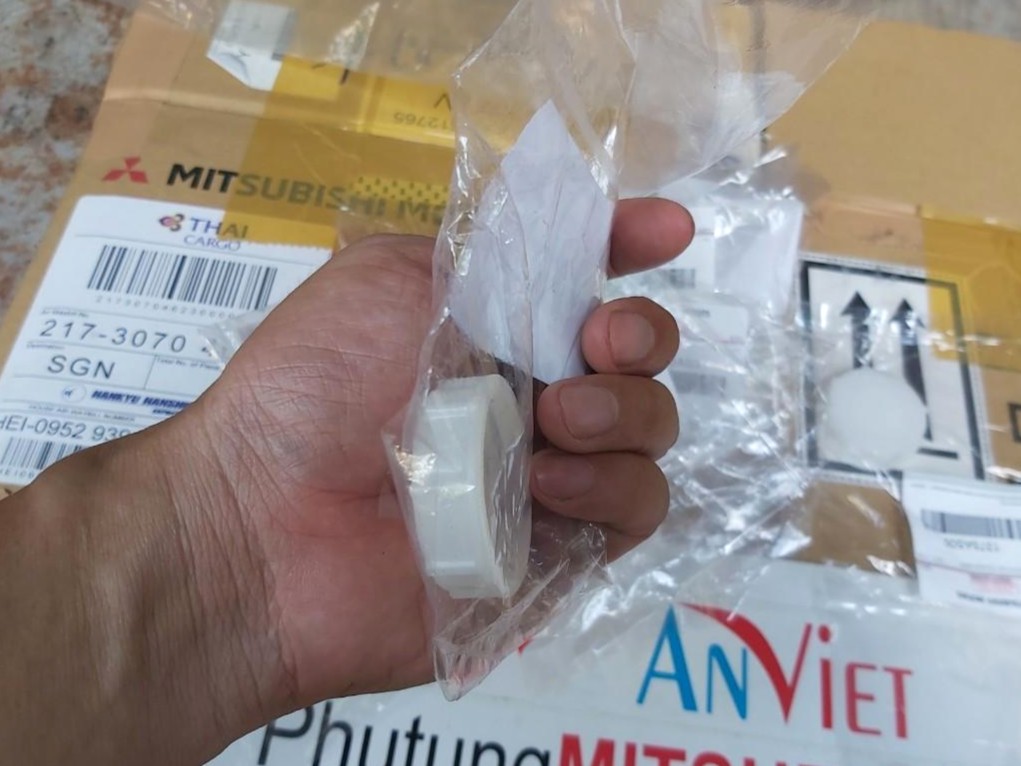 Nắp bình nước phụ sử dụng cho xe Xpander - Hàng nhập khẩu chính ngạch