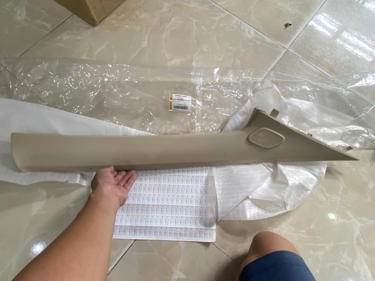 Ốp nhựa chân kính chắn gió sử dụng cho xe Xpander - Hàng nhập khẩu chính ngạch