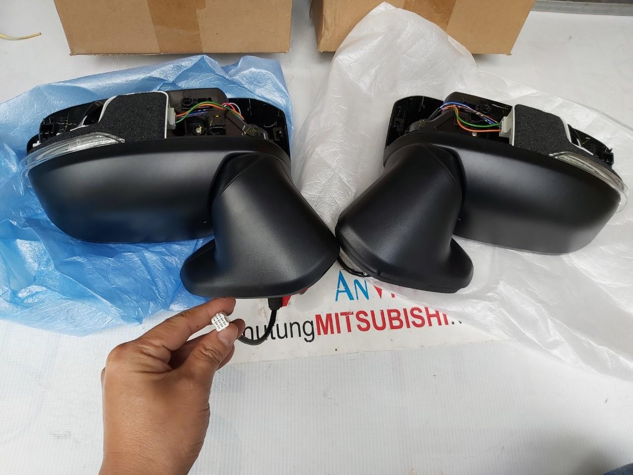 Gương chiếu hậu sử dụng cho xe Mitsubishi Xpander - Hàng nhập khẩu chính ngạch