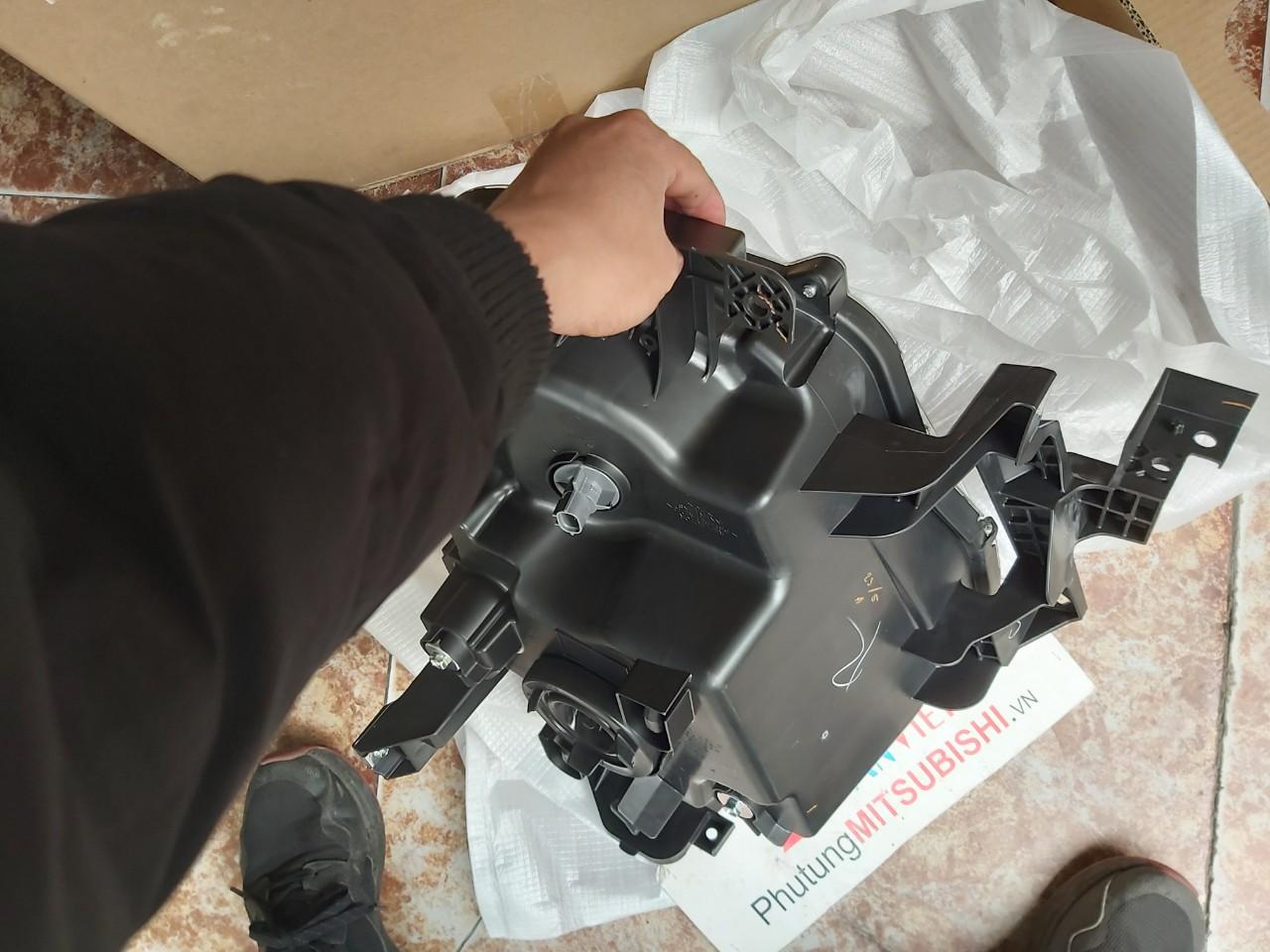 Vỏ Đèn pha sử dụng cho xe Mitsubishi Xpander 2018-2022 Halogen - Hàng nhập khẩu chính ngạch 8301D121, 8301D122