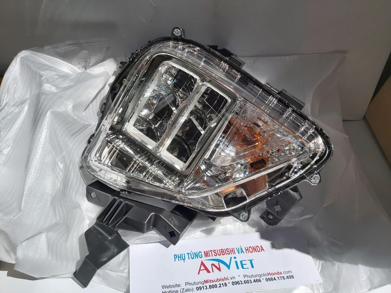 Vỏ đèn pha sử dụng cho xe Mitsubishi Xpander 2020-2022 - Hàng nhập khẩu chính ngạch 8301D490 - 8301D491