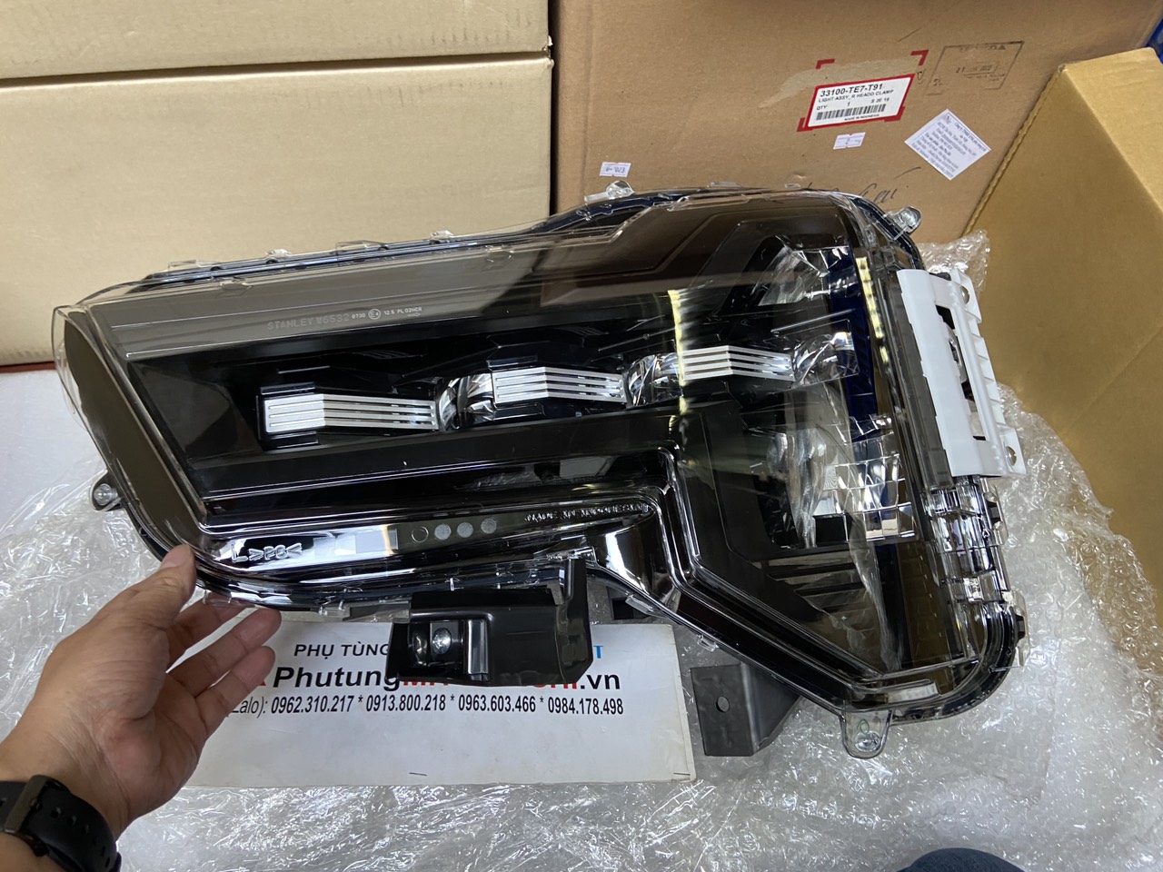 Vỏ đèn pha sử dụng cho xe Mitsubishi Xpander Cross 2023-2025 - Hàng nhập khẩu chính ngạch