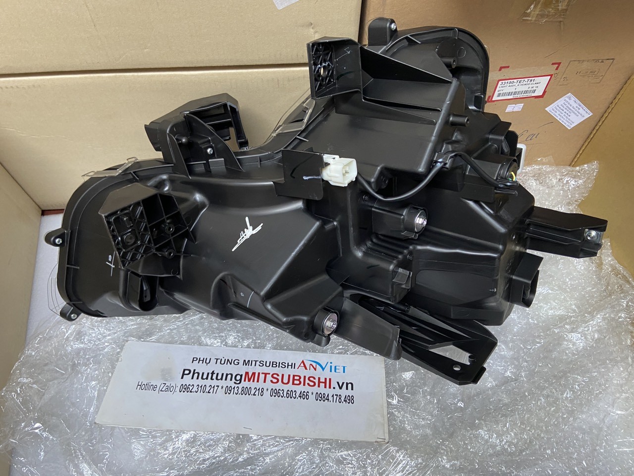 Vỏ đèn pha sử dụng cho xe Mitsubishi Xpander Cross 2023-2025 - Hàng nhập khẩu chính ngạch