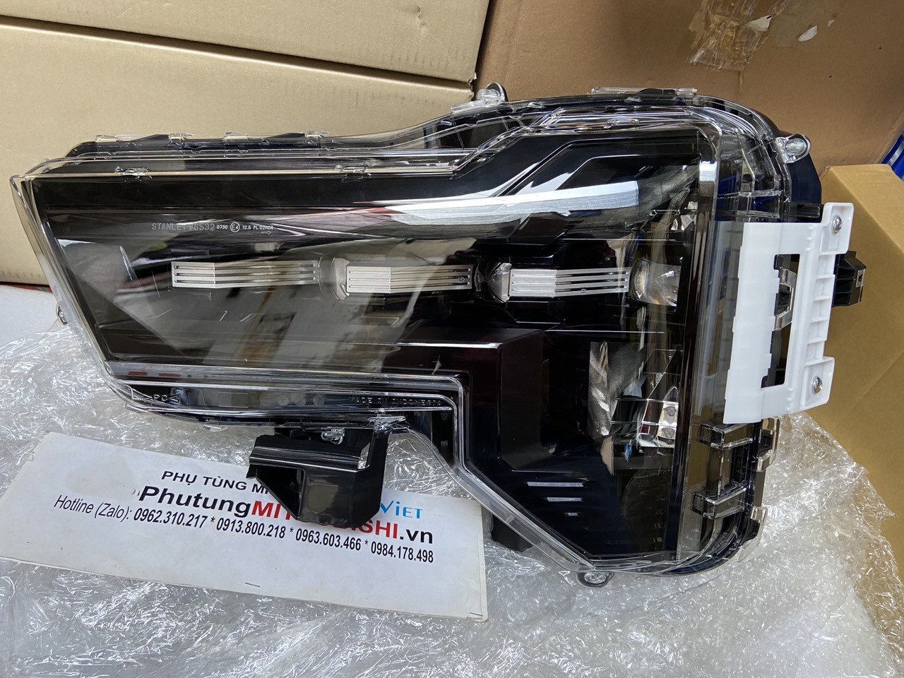 Vỏ đèn pha sử dụng cho xe Mitsubishi Xpander Cross 2023-2025 - Hàng nhập khẩu chính ngạch