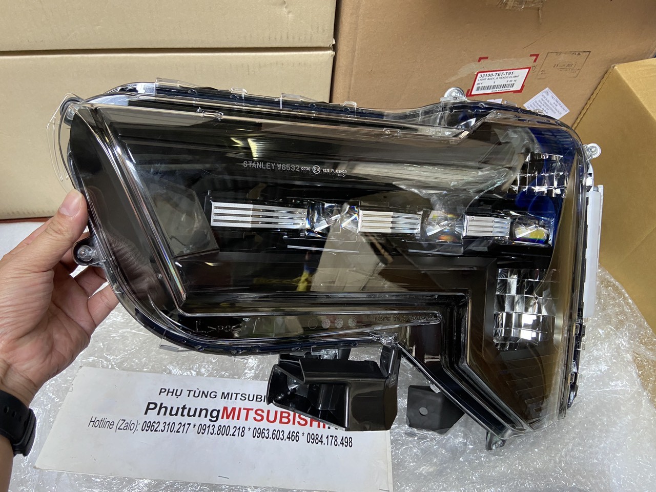Vỏ đèn pha sử dụng cho xe Mitsubishi Xpander Cross 2023-2025 - Hàng nhập khẩu chính ngạch