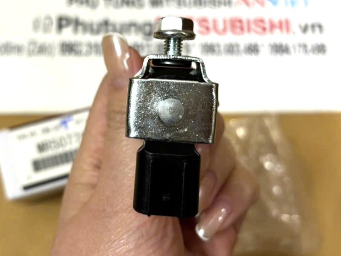 Van điện từ kiểm soát khí thải, van Solenoid sử dụng cho xe Mitsubishi Xpander MR507781 | Hãng DEKO