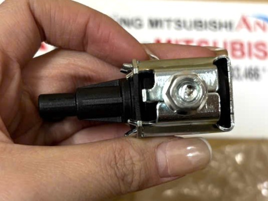 Van điện từ kiểm soát khí thải, van Solenoid sử dụng cho xe Mitsubishi Xpander MR507781 | Hãng DEKO