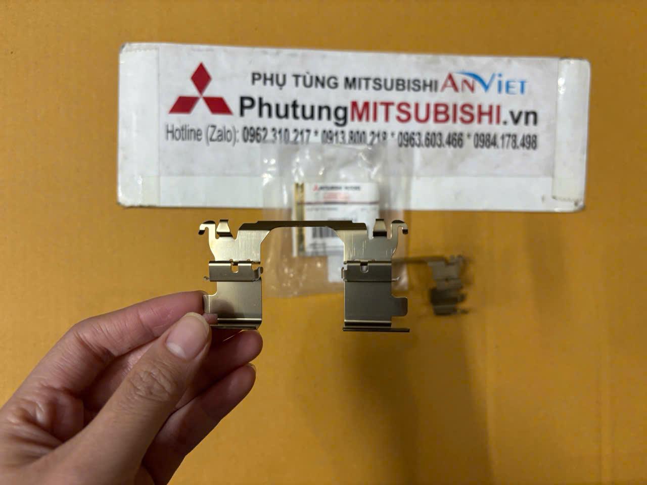 Bộ thép cài đầu má phanh trước xe Mitsubishi Destinator DST 4605B951
