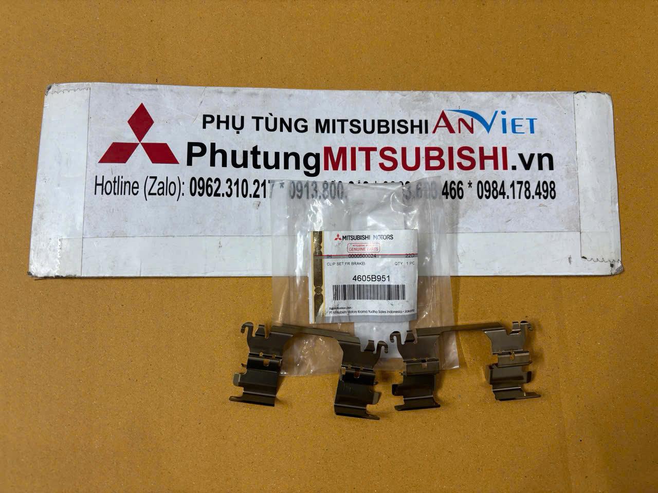 Bộ thép cài đầu má phanh trước xe Mitsubishi Destinator DST 4605B951