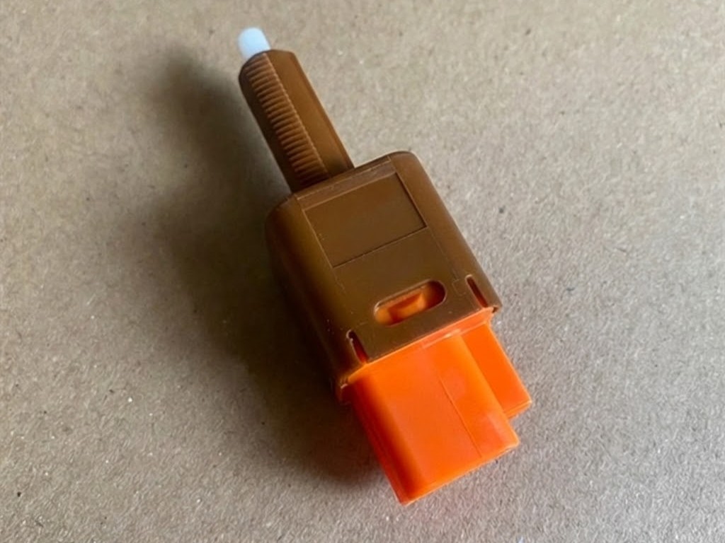 Công tắc chân phanh xe Mitsubishi Destinator DST 8614A168