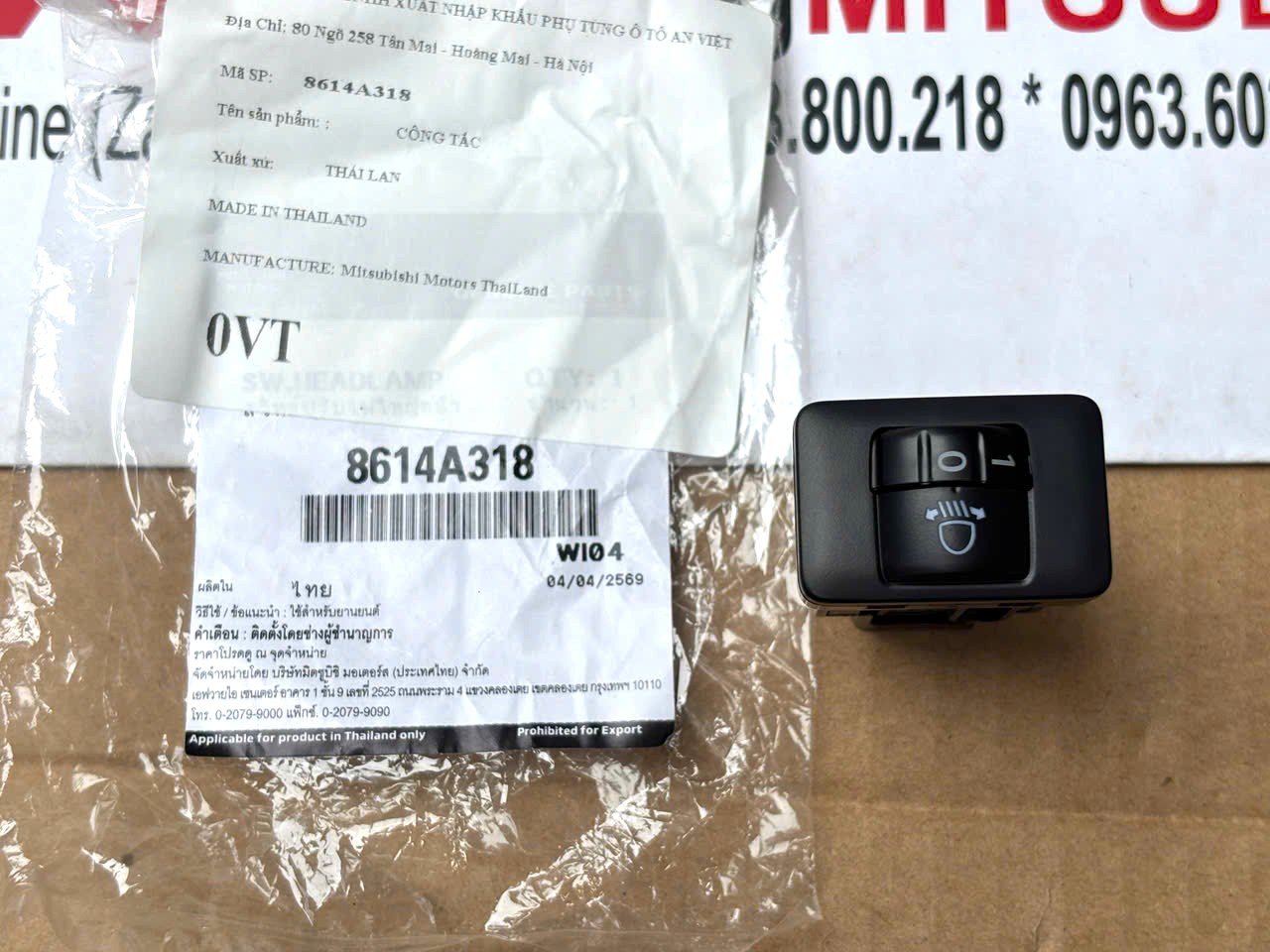 Công tắc chỉnh đèn pha trên táp lô Mitsubishi XForce 8614A318