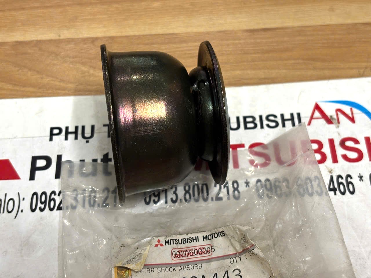 Cốc chụp trên cao su tăm bông giảm xóc sau Mitsubishi Destinator DST 4162A443