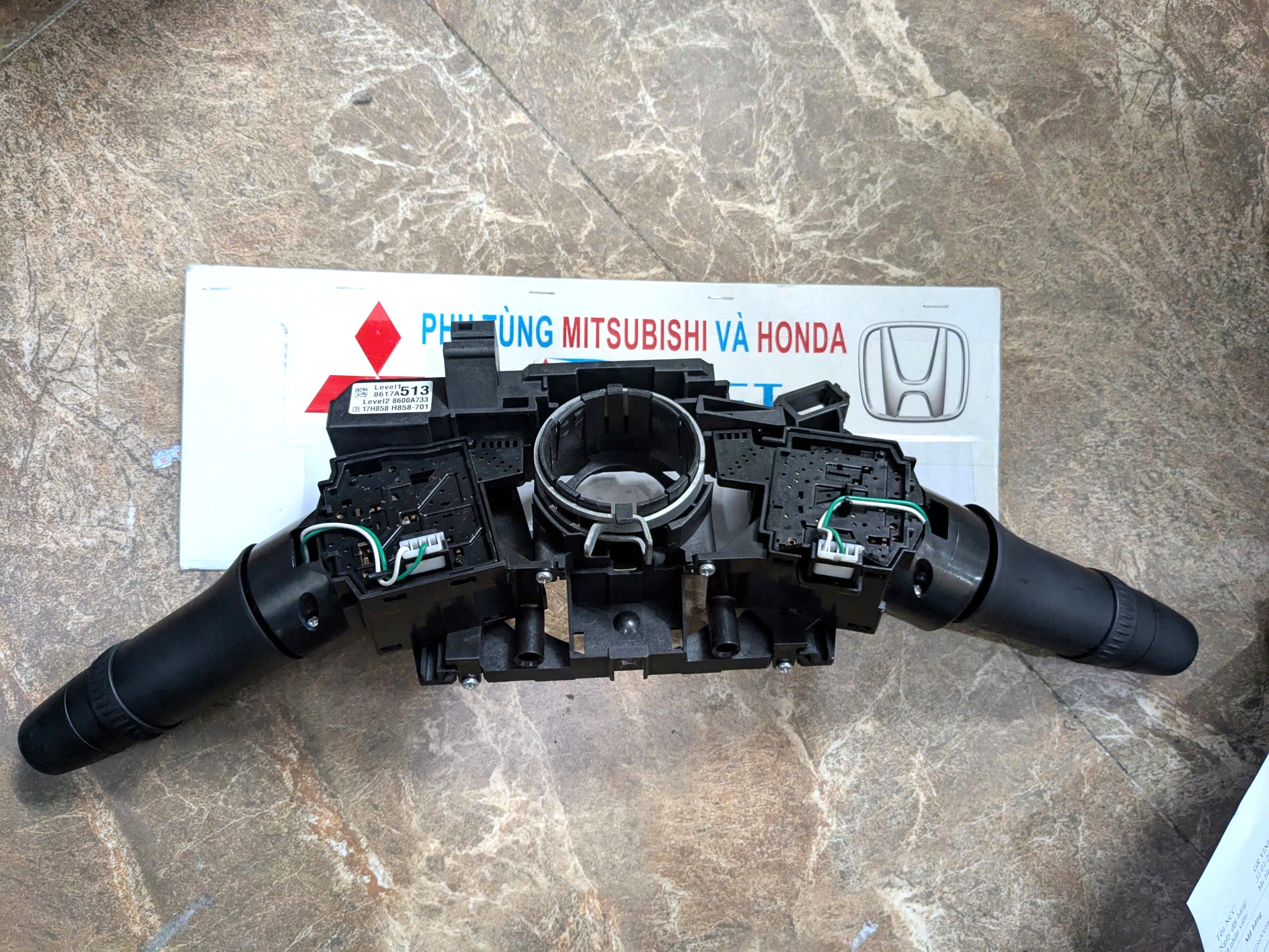 Cụm công tắc đèn pha cốt và gạt mưa Mitsubishi Destinator DST 8600A748 8600A733