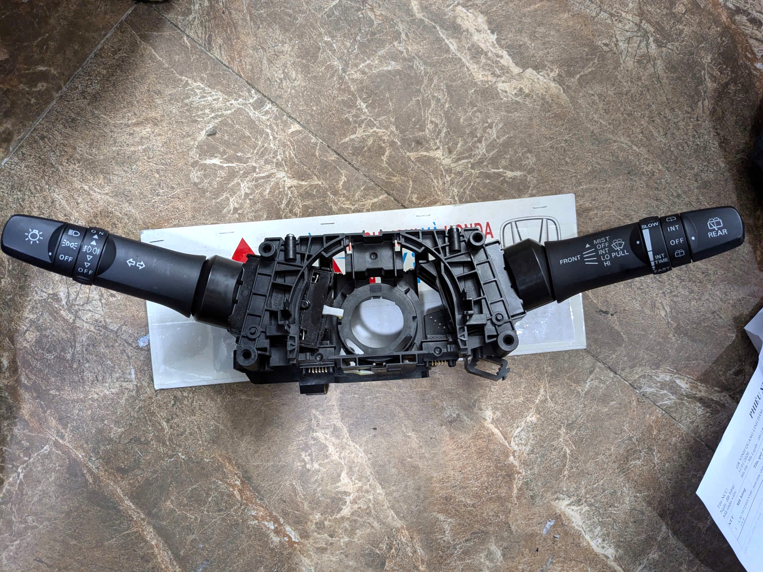 Cụm công tắc đèn pha cốt và gạt mưa Mitsubishi Destinator DST 8600A748 8600A733