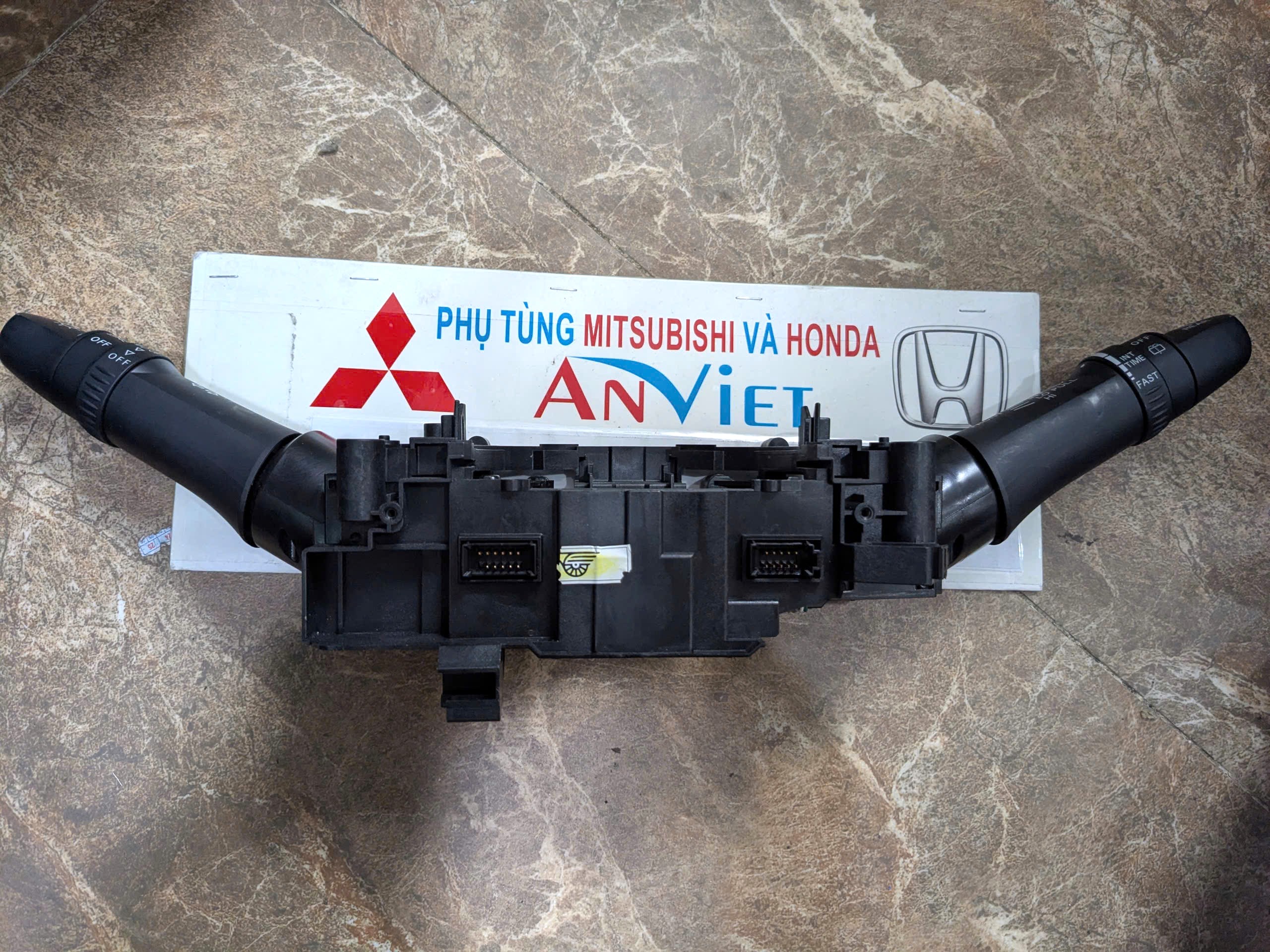 Cụm công tắc đèn pha cốt và gạt mưa Mitsubishi Destinator DST 8600A748 8600A733