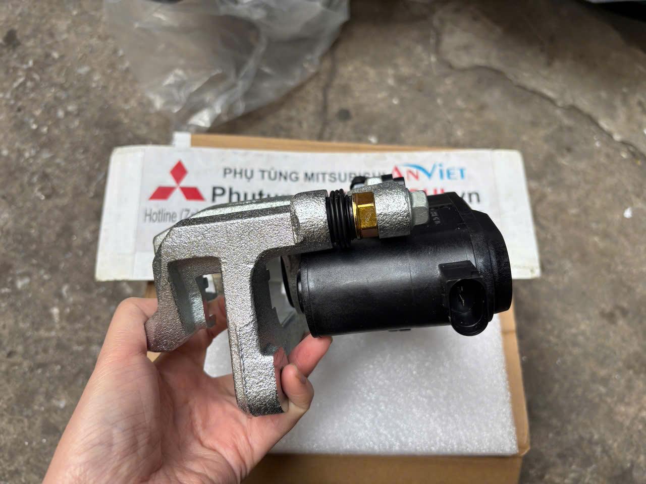 Cụm gông phanh đĩa sau xe Mitsubishi Destinator DST 44011B000P 44001B000P