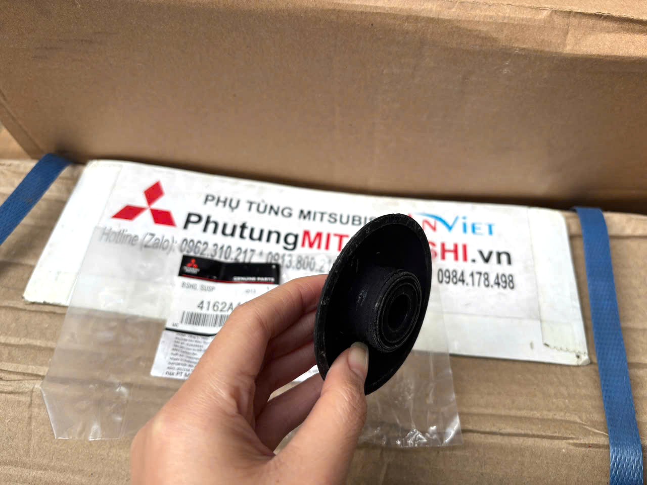 Cao su bắt đầu giảm xóc sau Mitsubishi Destinator DST 4162A442