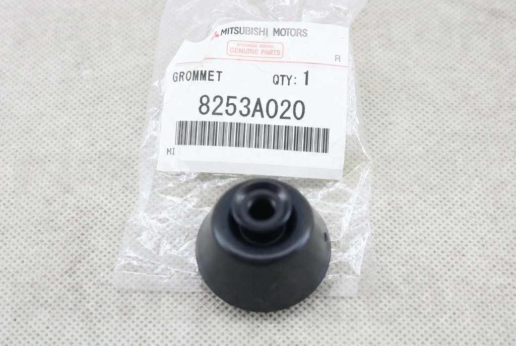 Cao su che ốc bắt tay gạt mưa sau Mitsubishi Destinator DST 8253A020
