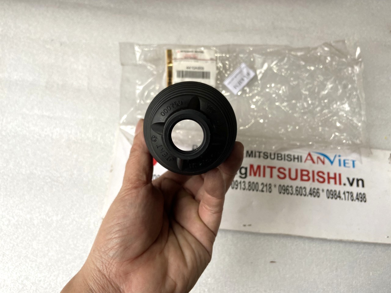 Cao Su Chụp Bụi Thước Lái xe Mitsubishi Destinator DST 4410A959