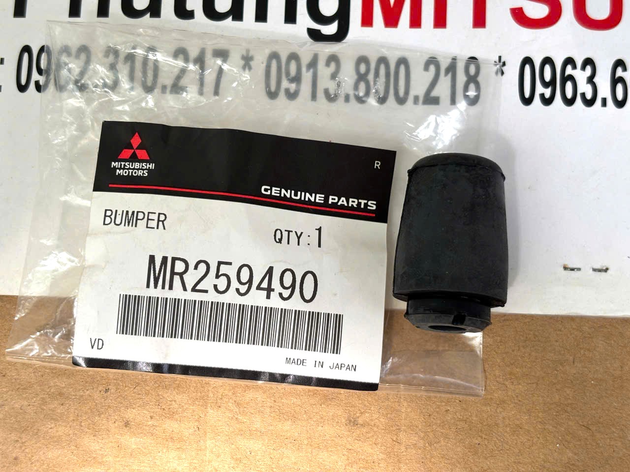 Cao su giảm chấn capo lắp tr&ecirc;n capo Mitsubishi Destinator DST