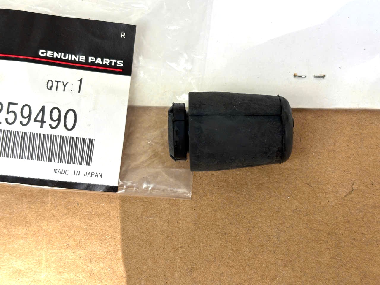 Cao su giảm chấn capo lắp trên capo Mitsubishi Destinator DST MR259490