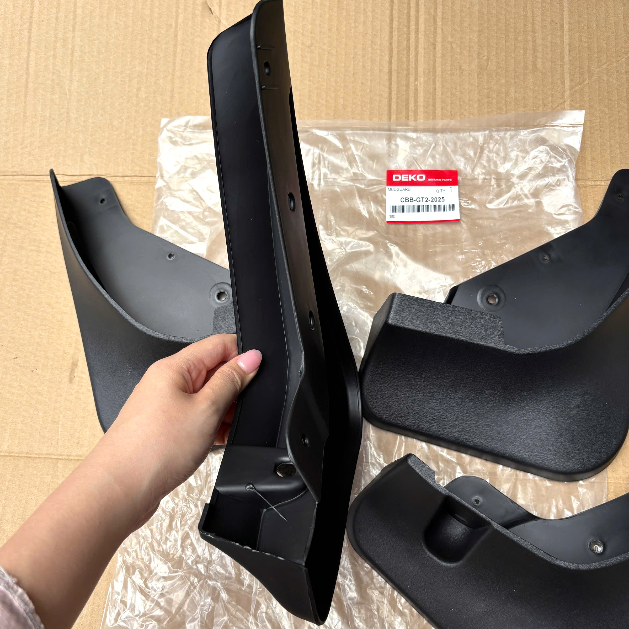 Chắn bùn bánh Mitsubishi Destinator DST