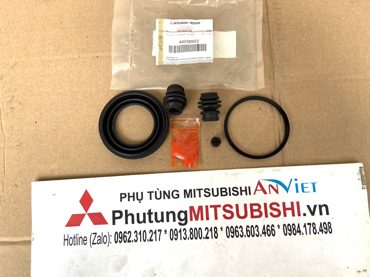 Cuppen chụp bụi phanh trước Mitsubishi Destinator DST 4605B952