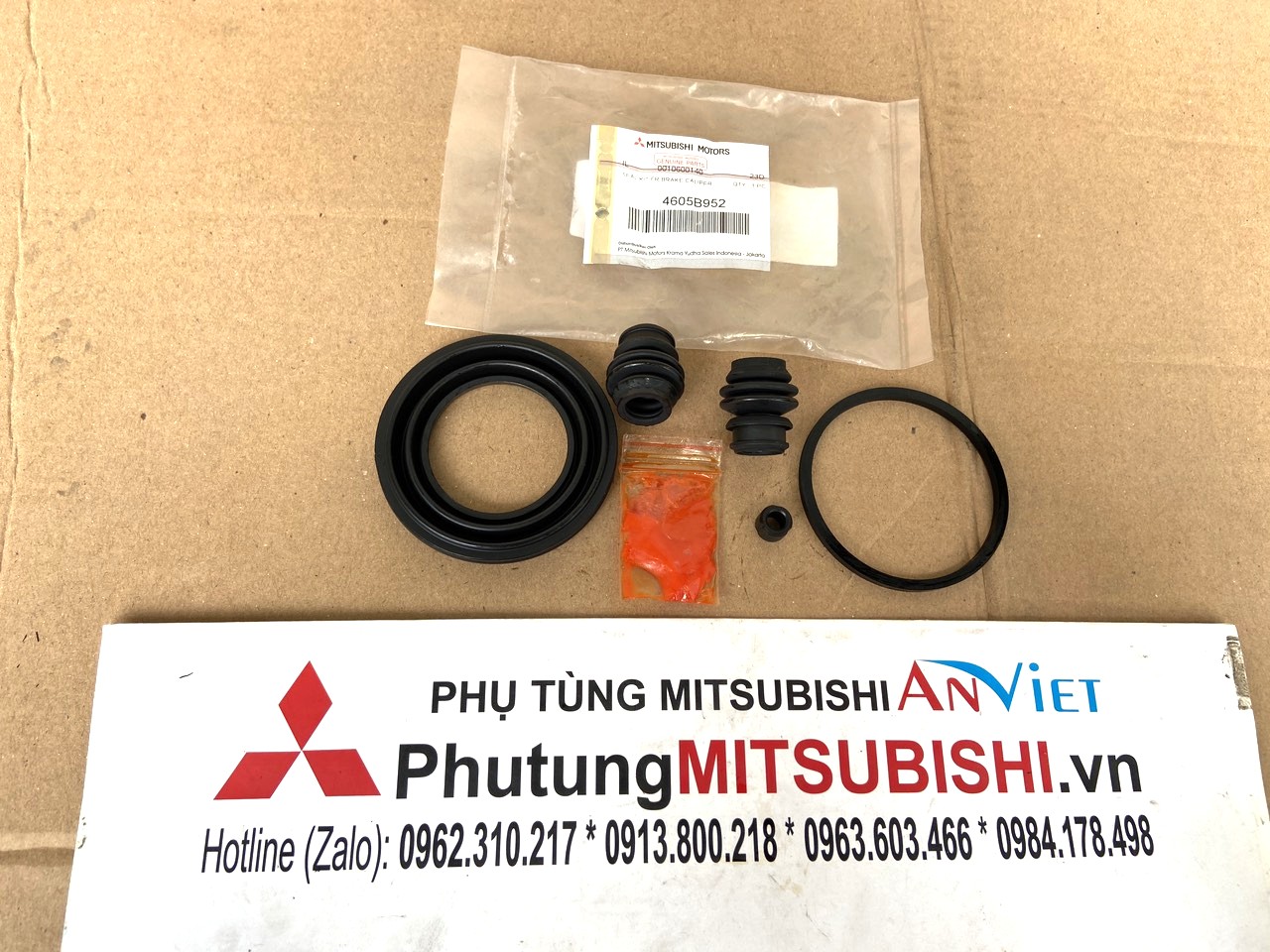 Cuppen chụp bụi phanh trước Mitsubishi Destinator DST 4605B952